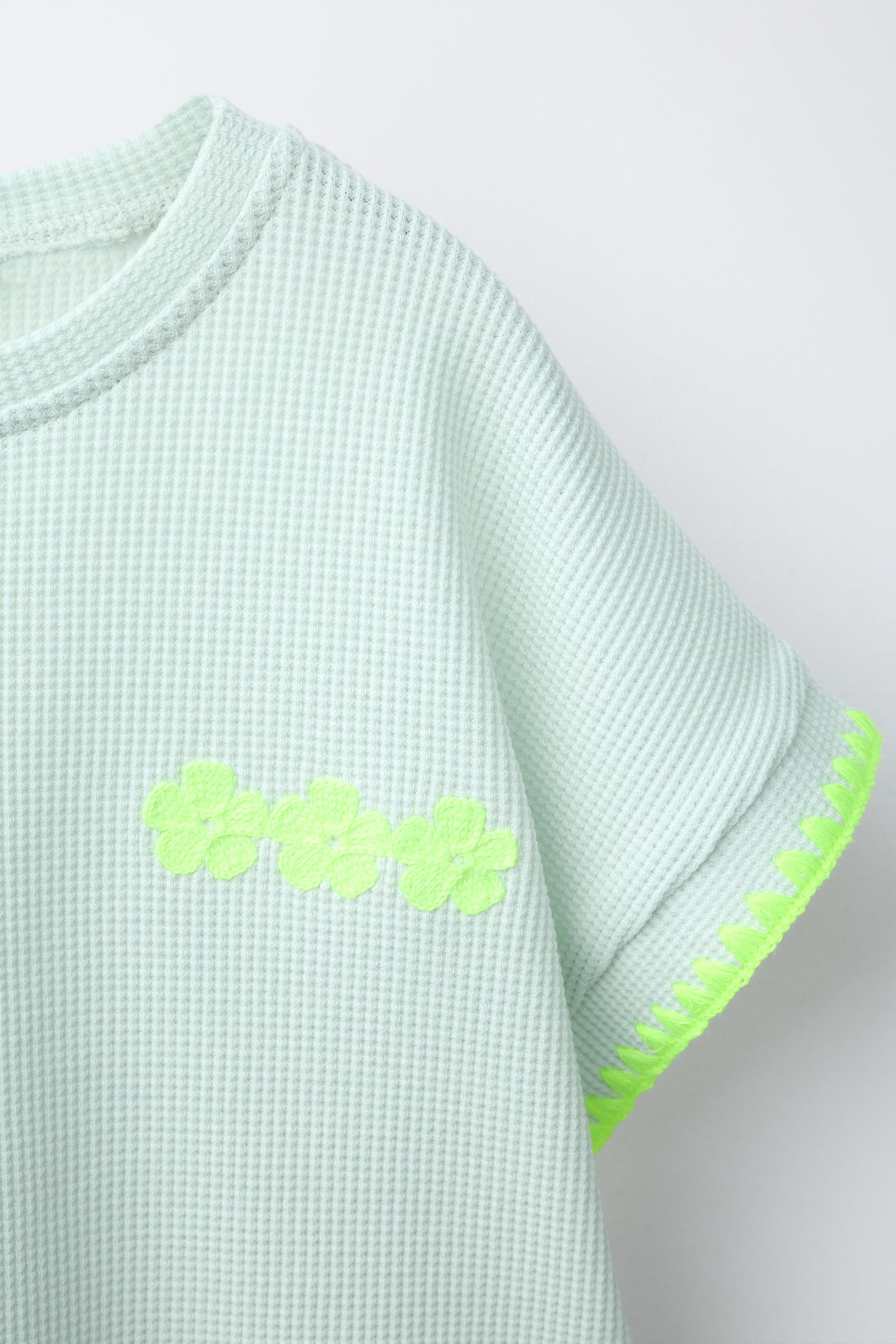 HAUT GAUFRÉ CONTRASTE FLUO